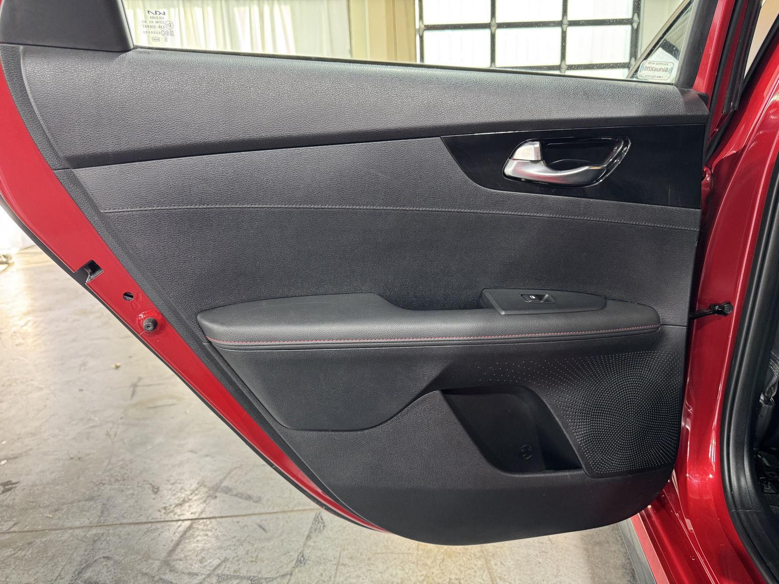 Vehicle photo 28