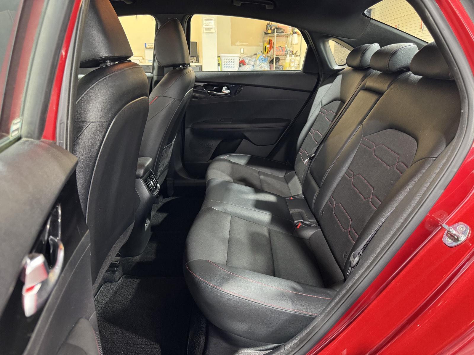 Vehicle photo 29