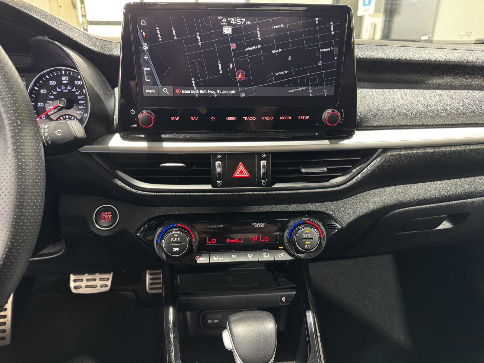 Vehicle photo 32
