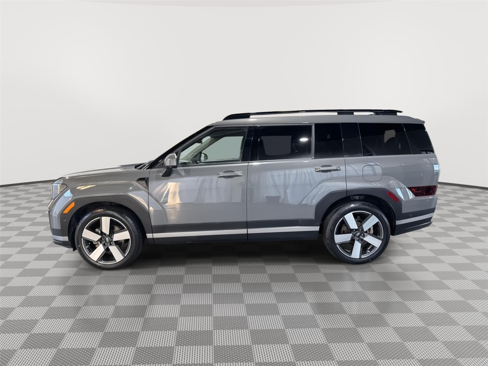 Vehicle photo 2