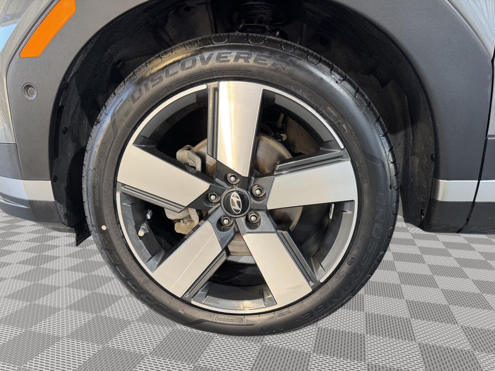 Vehicle photo 11