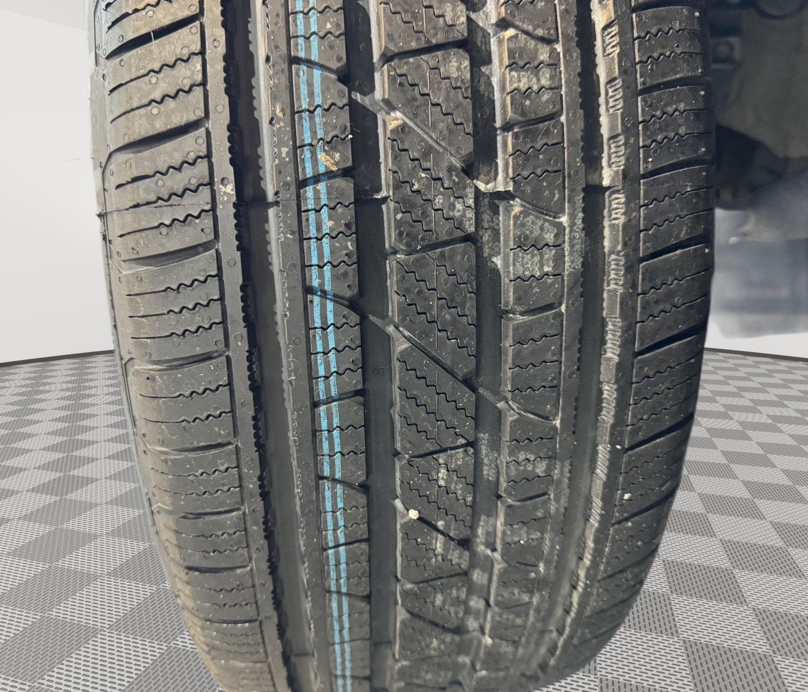 Vehicle photo 12