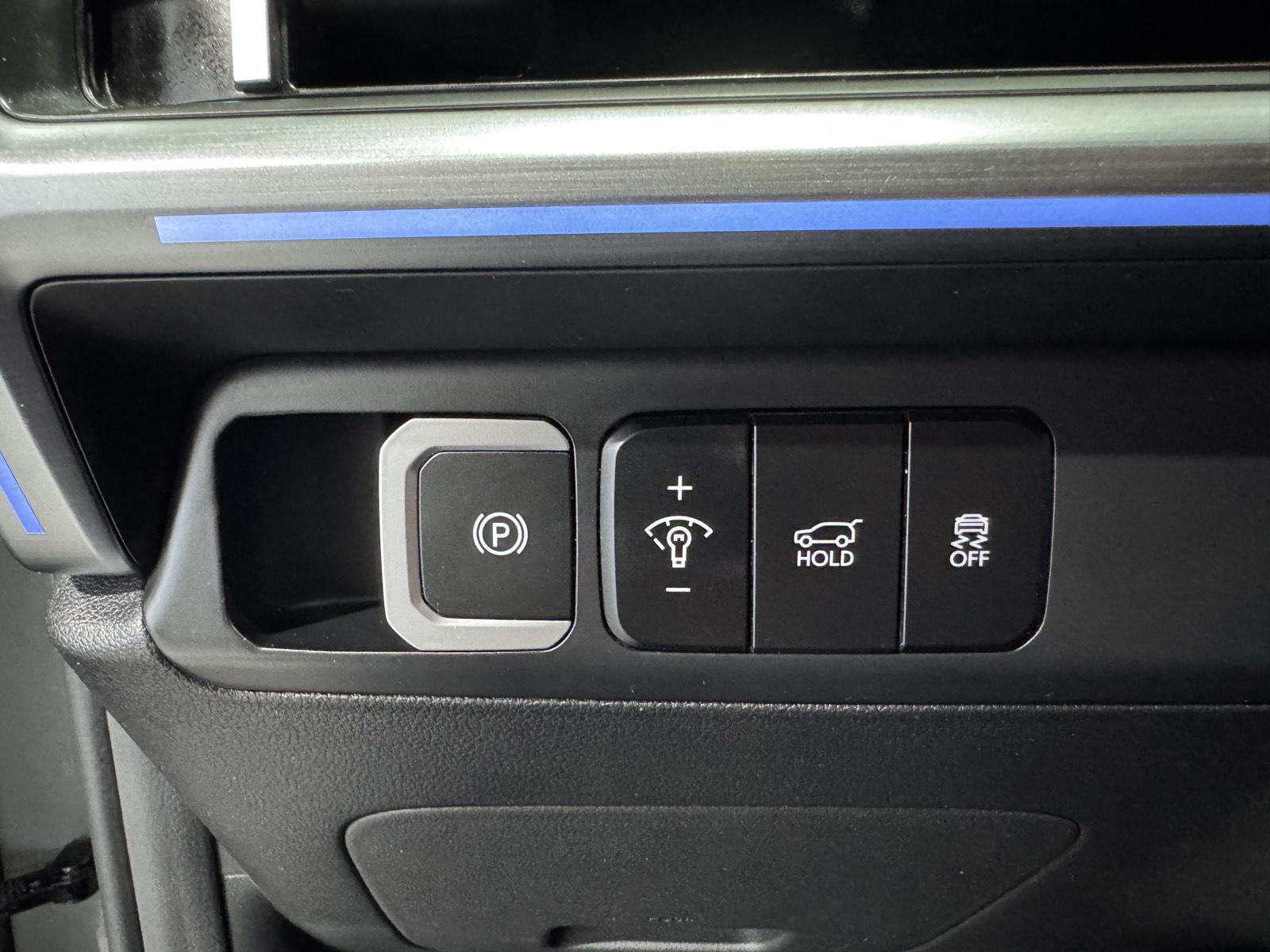 Vehicle photo 19