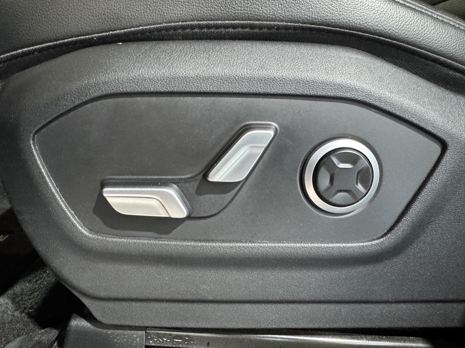 Vehicle photo 22