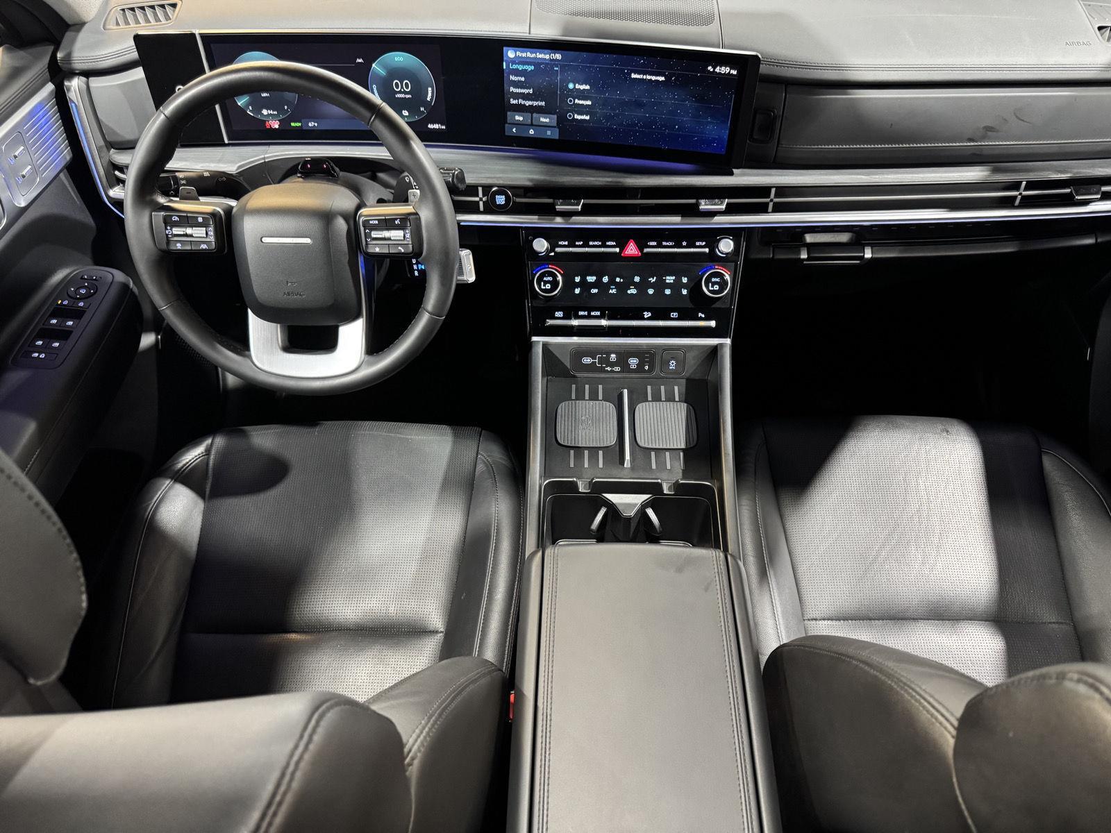Vehicle photo 23