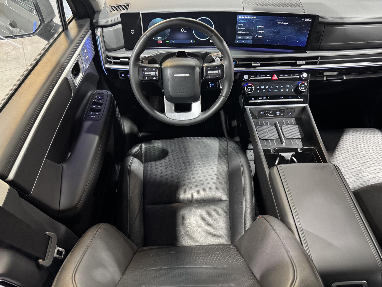 Vehicle photo 24