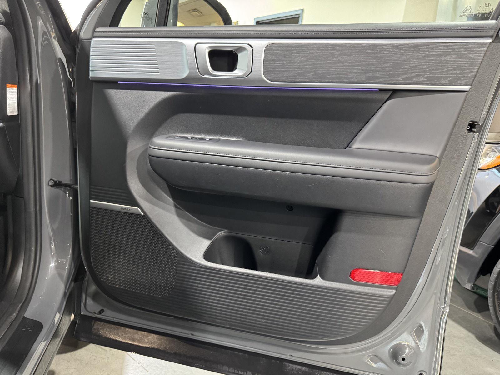Vehicle photo 25