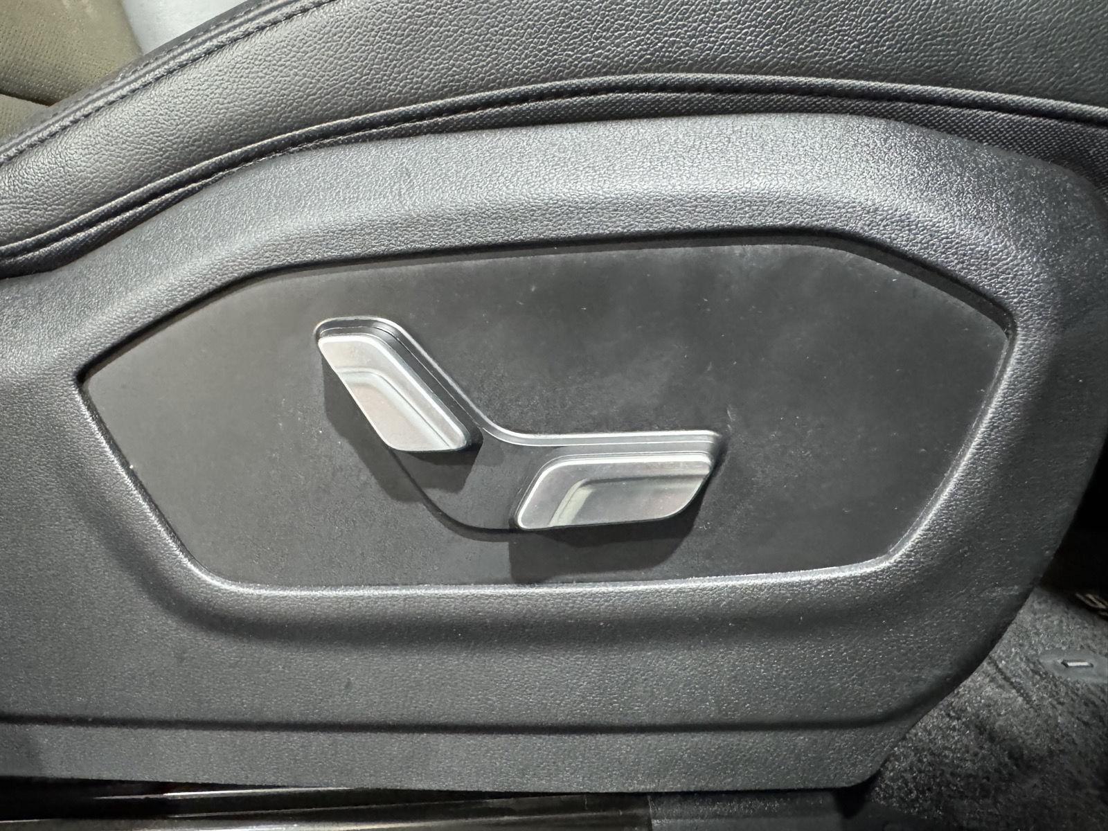 Vehicle photo 28