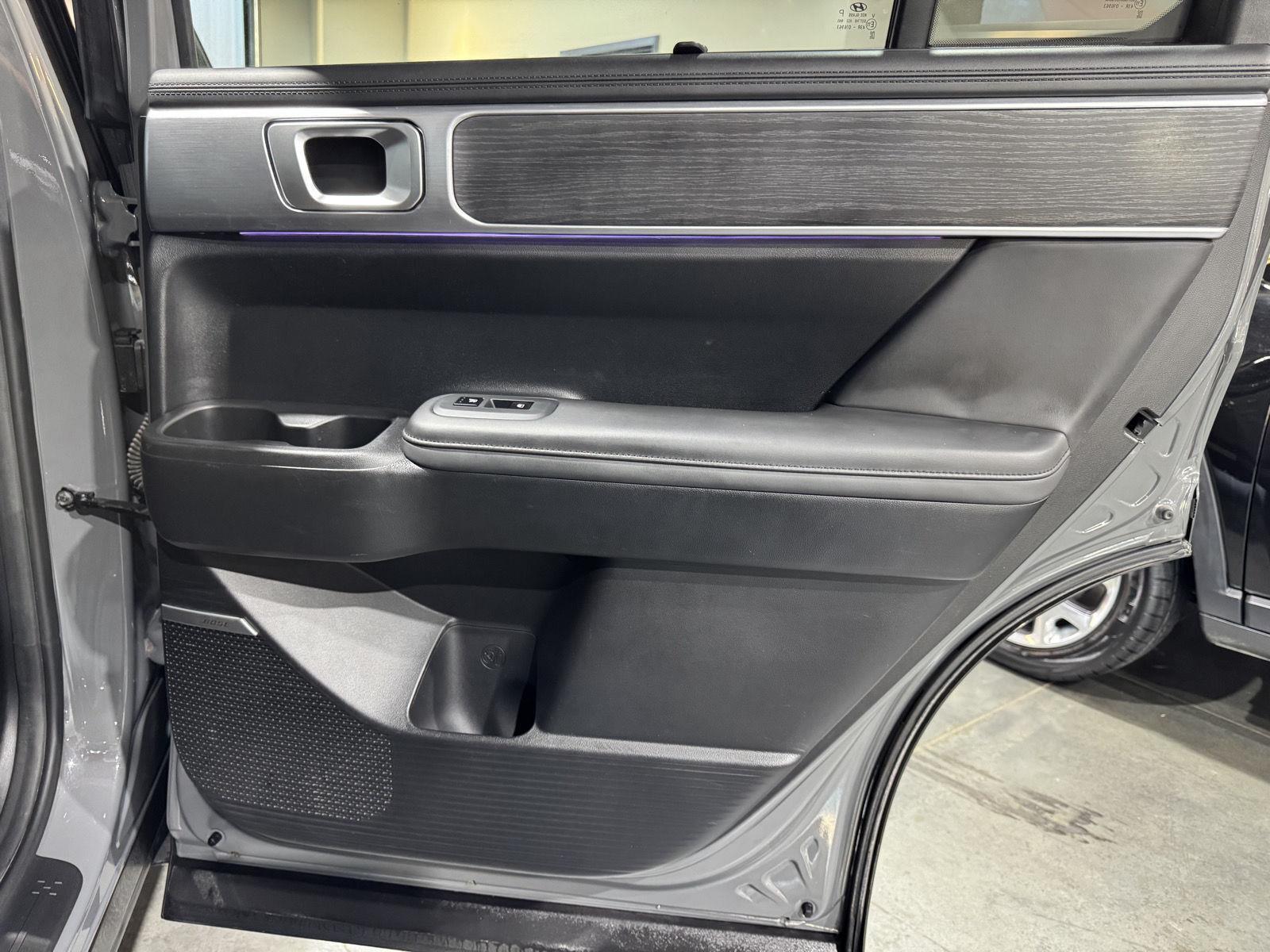 Vehicle photo 29