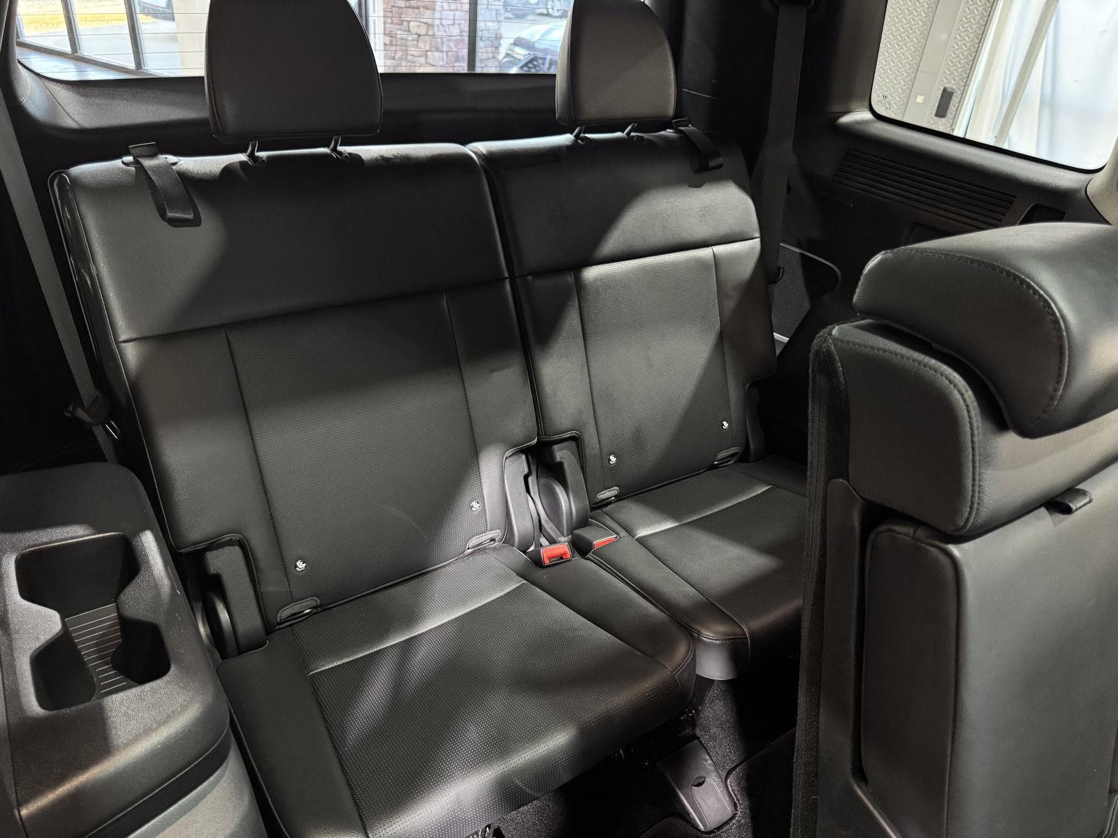 Vehicle photo 32