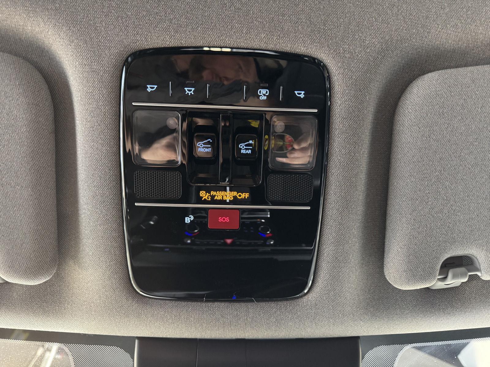 Vehicle photo 36