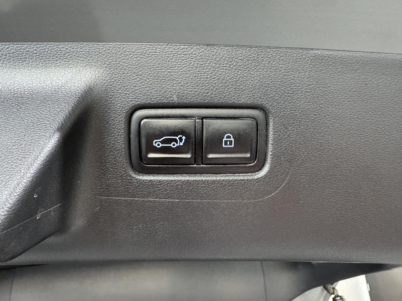 Vehicle photo 49