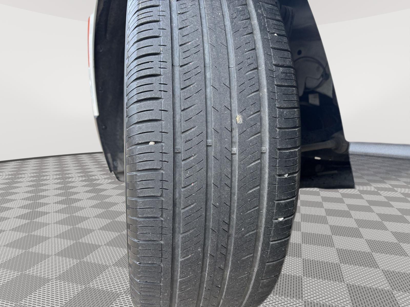 Vehicle photo 11