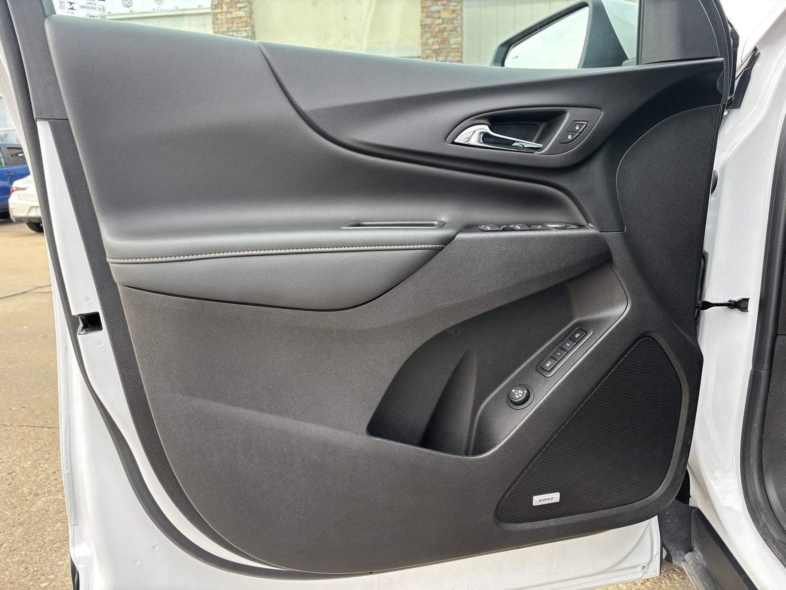 Vehicle photo 16