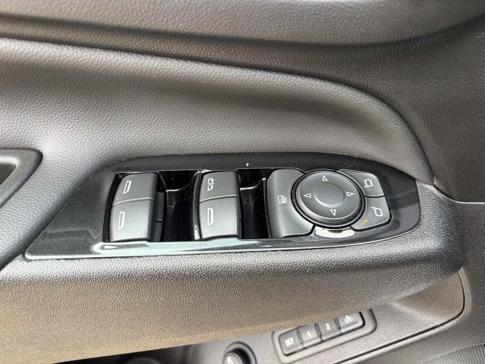 Vehicle photo 17