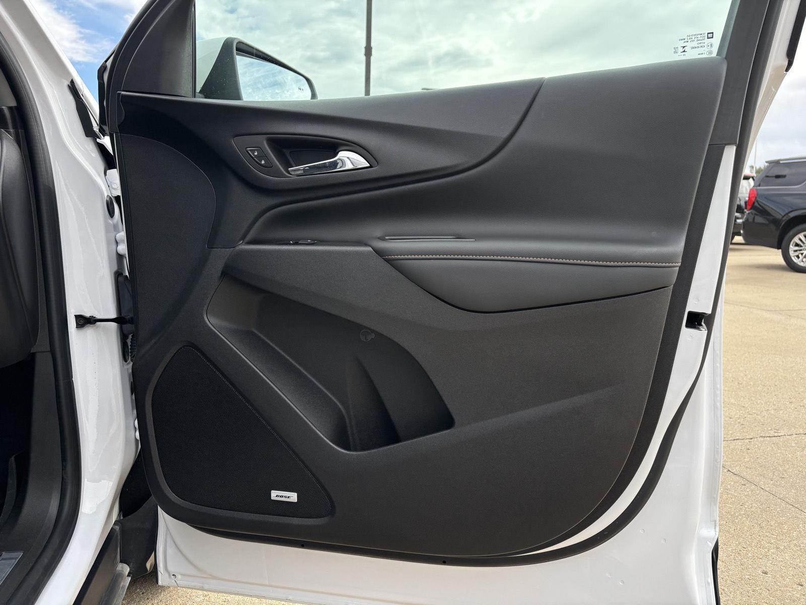 Vehicle photo 24
