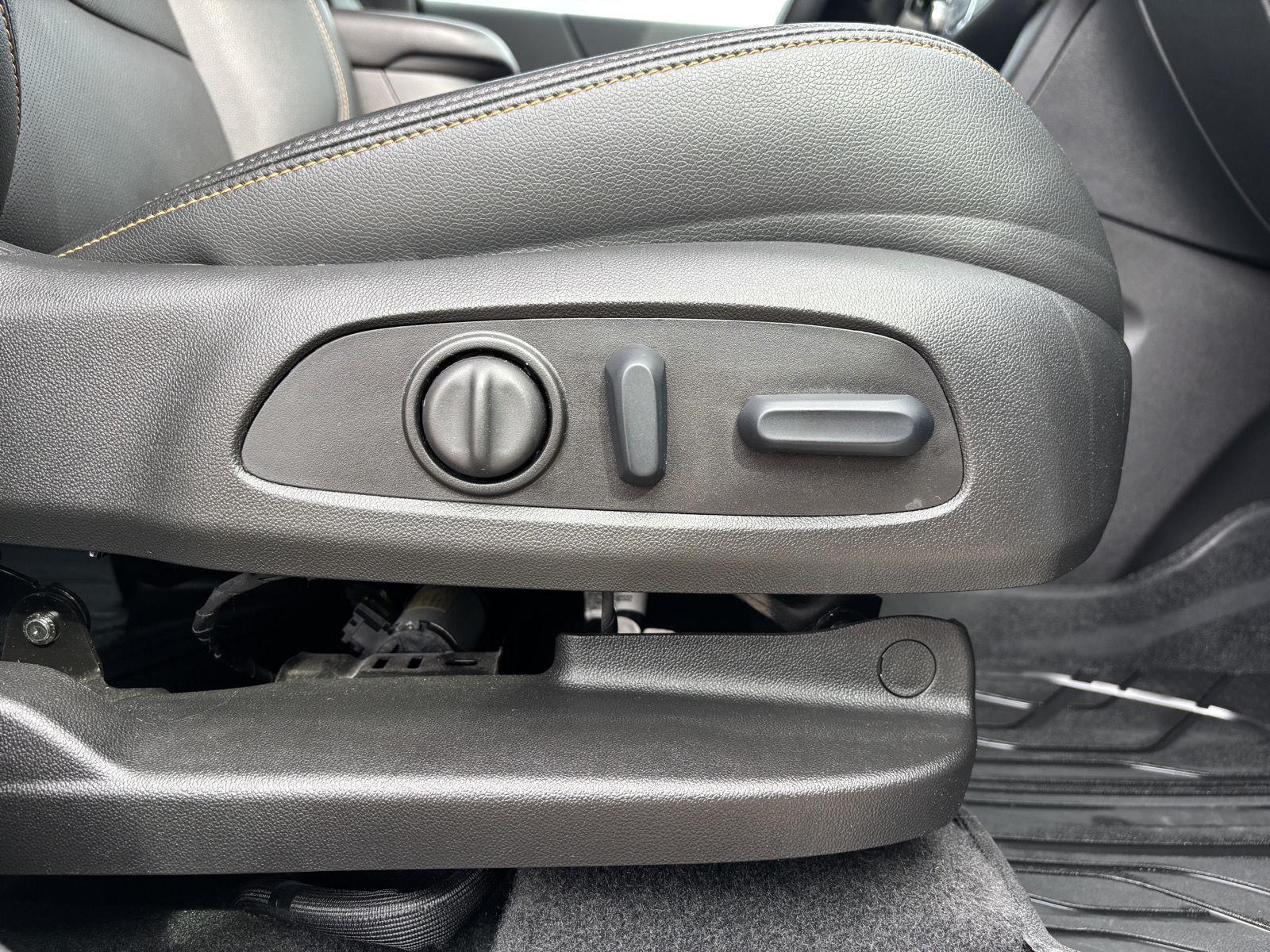 Vehicle photo 27
