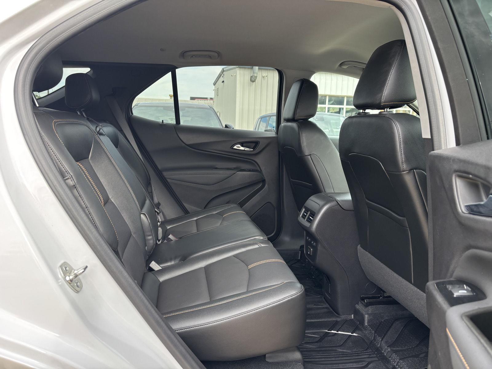 Vehicle photo 29