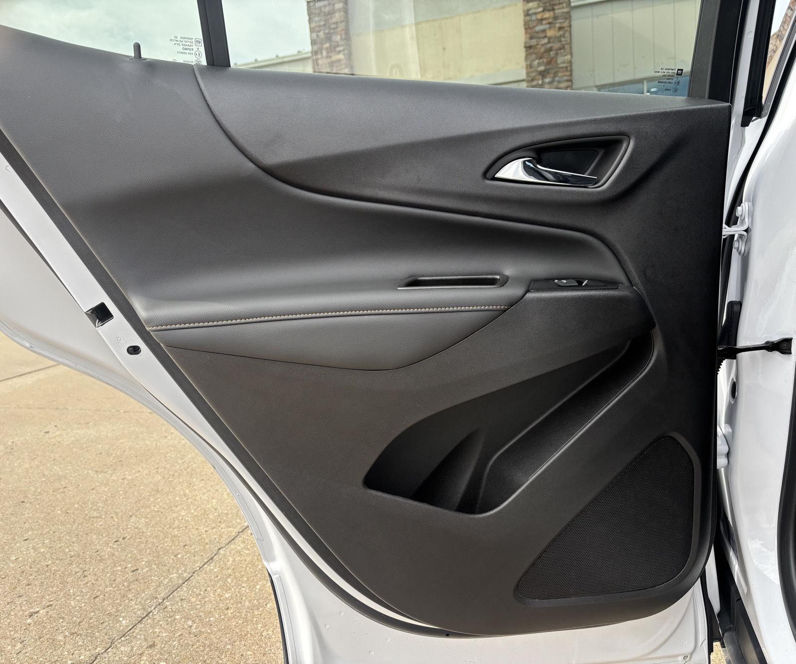 Vehicle photo 30