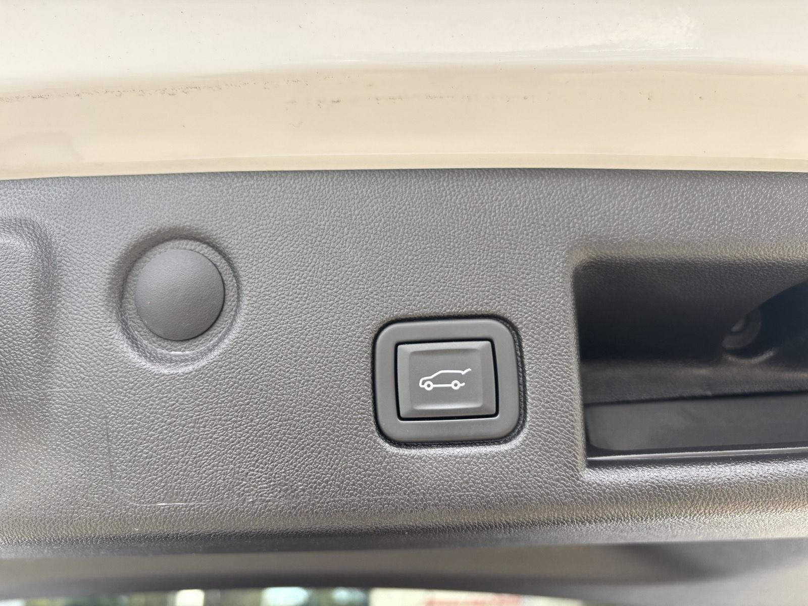 Vehicle photo 43