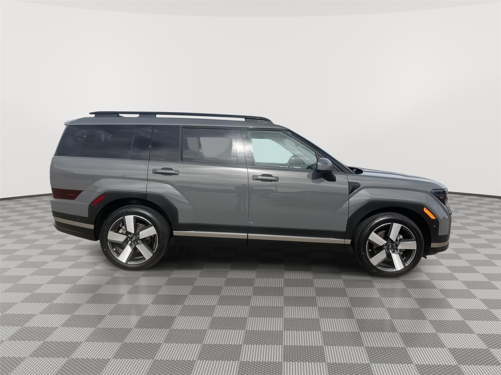 Vehicle photo 7