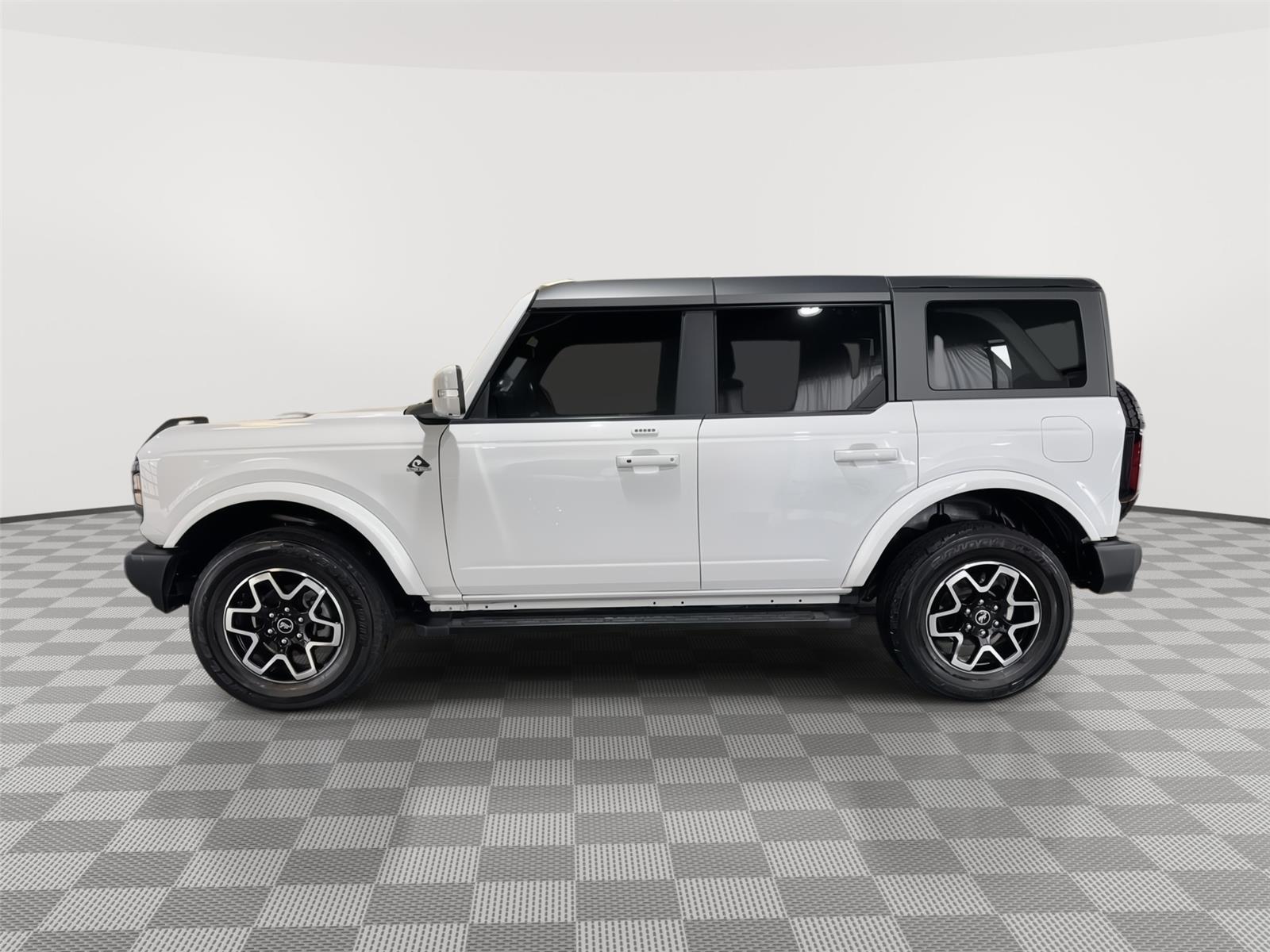 Vehicle photo 2