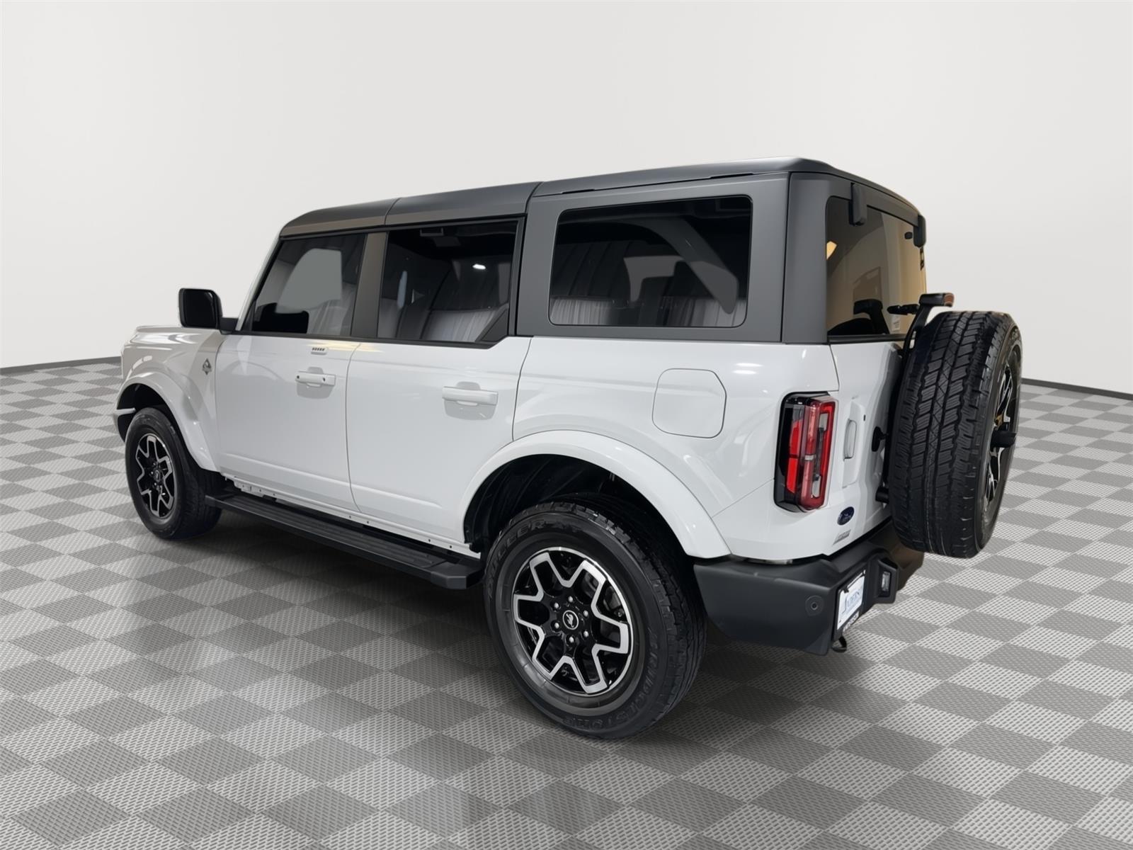 Vehicle photo 8