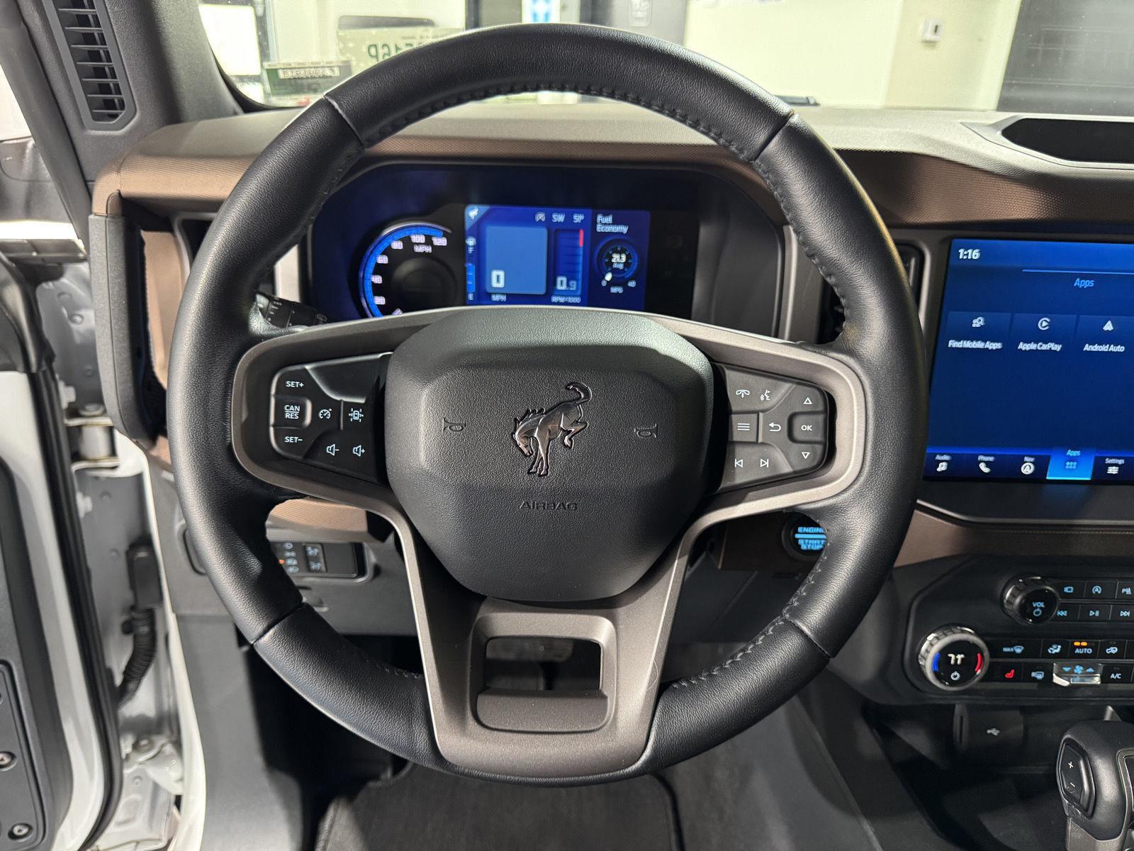 Vehicle photo 11
