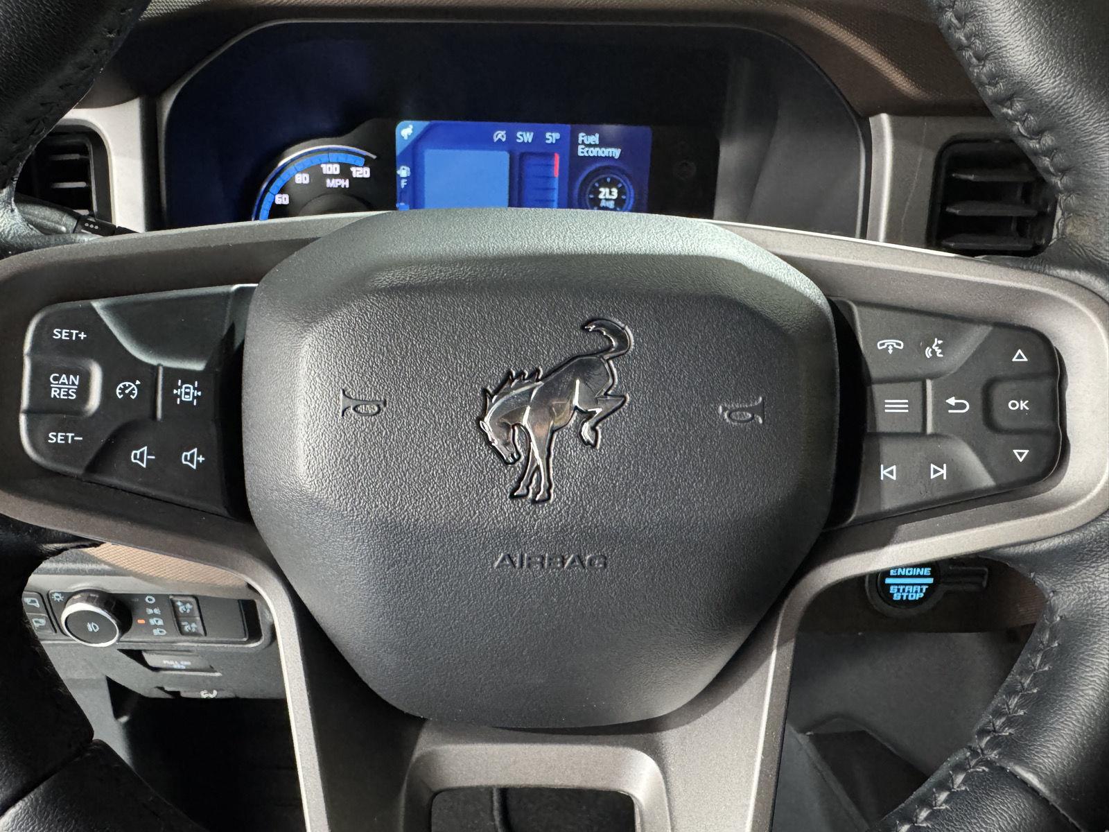 Vehicle photo 12