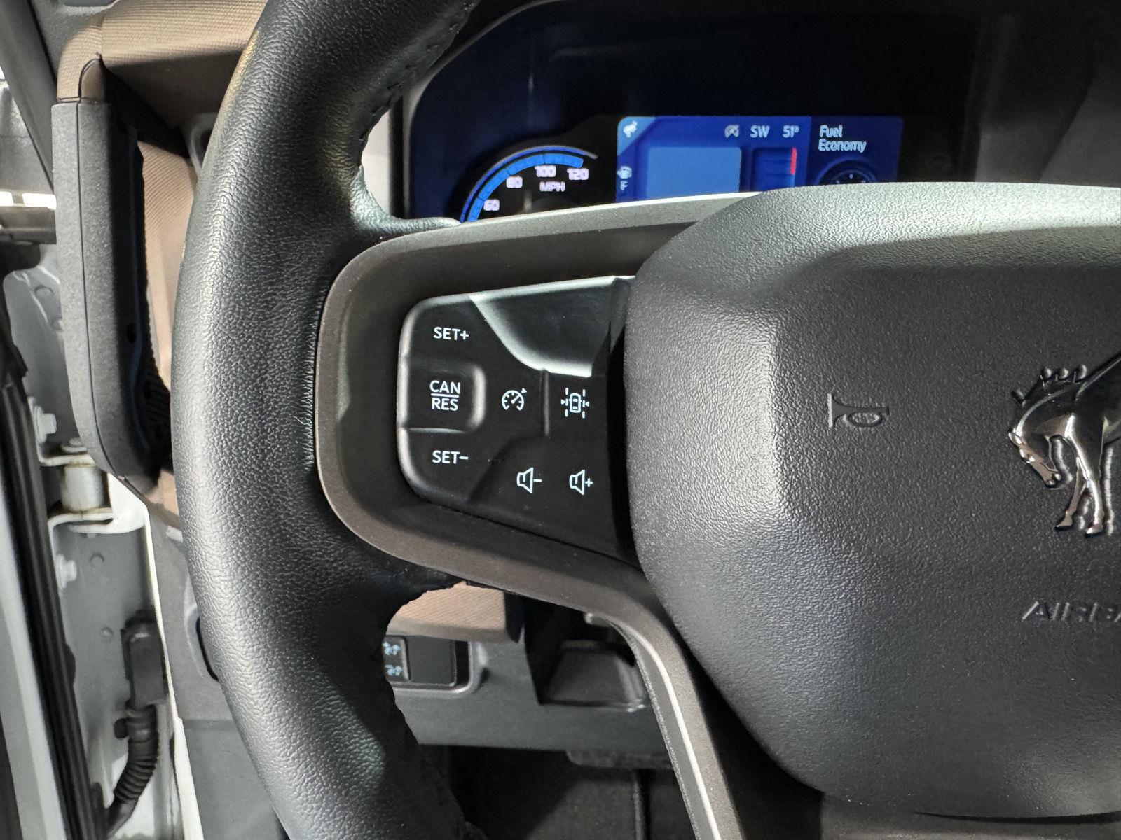 Vehicle photo 13