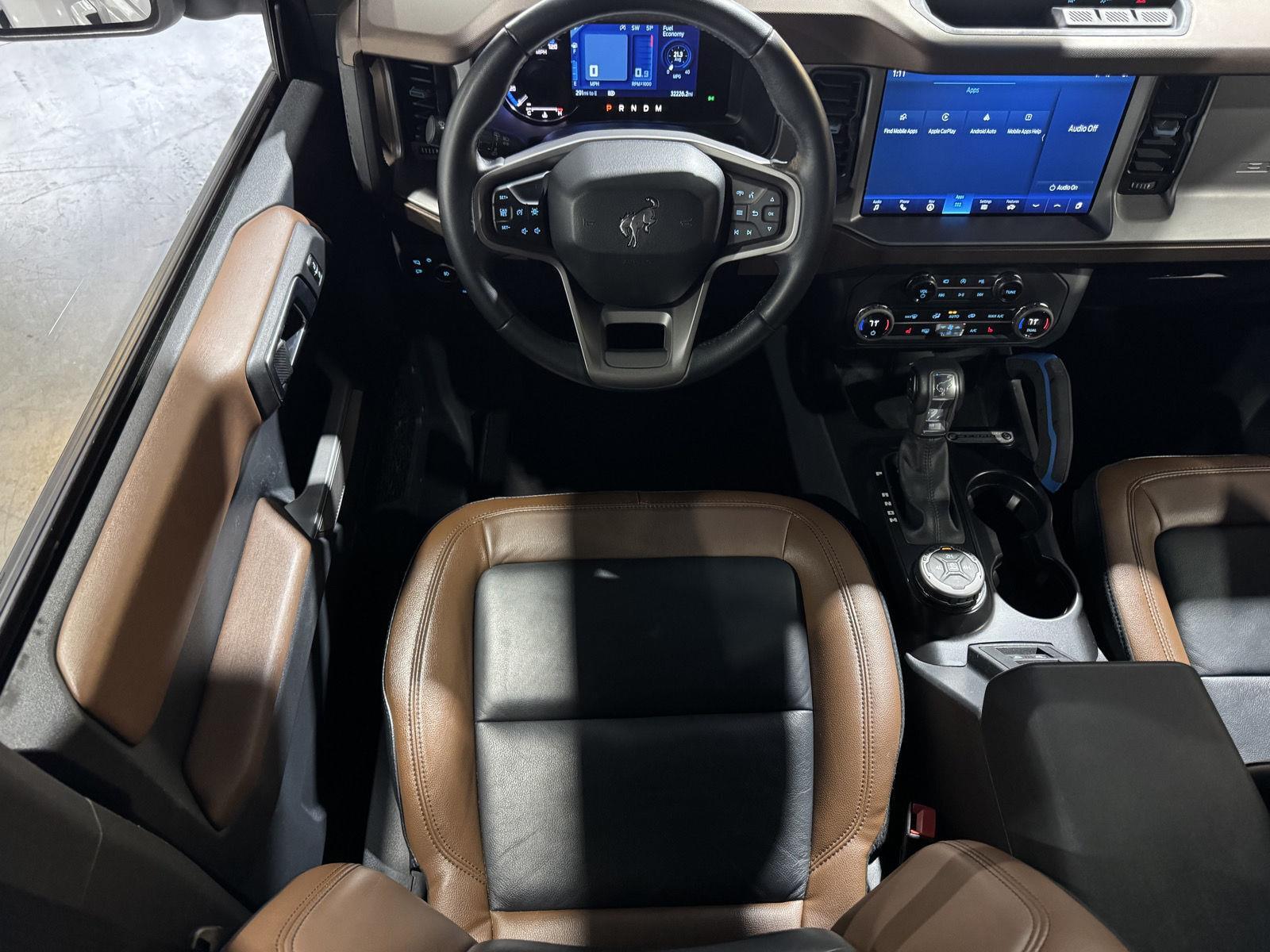Vehicle photo 16