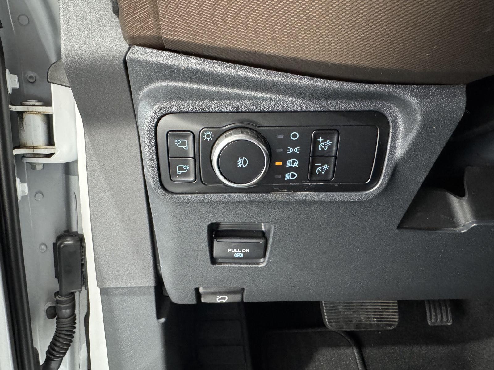 Vehicle photo 17