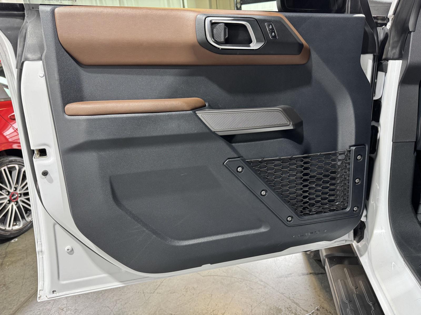 Vehicle photo 18