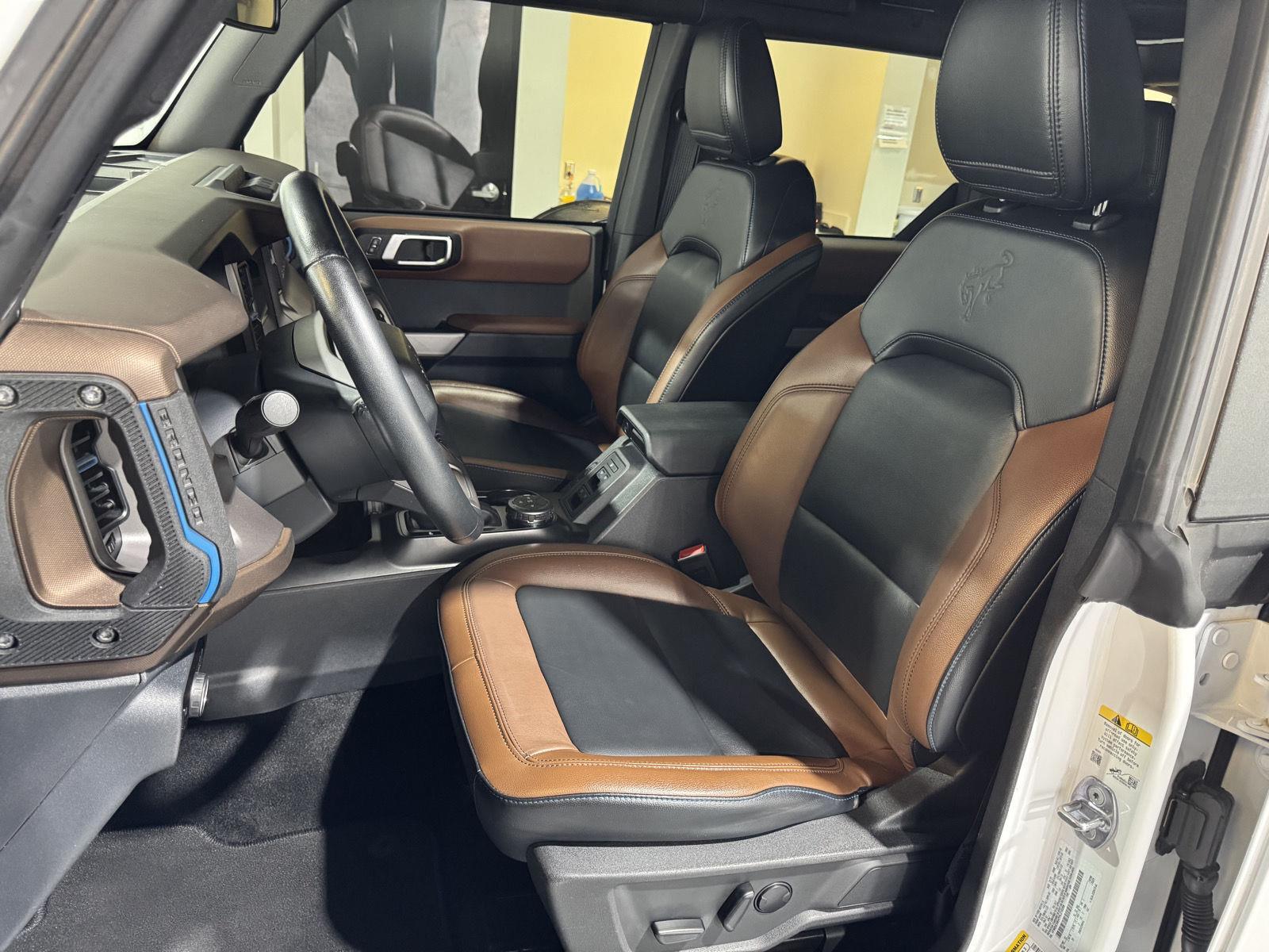 Vehicle photo 19