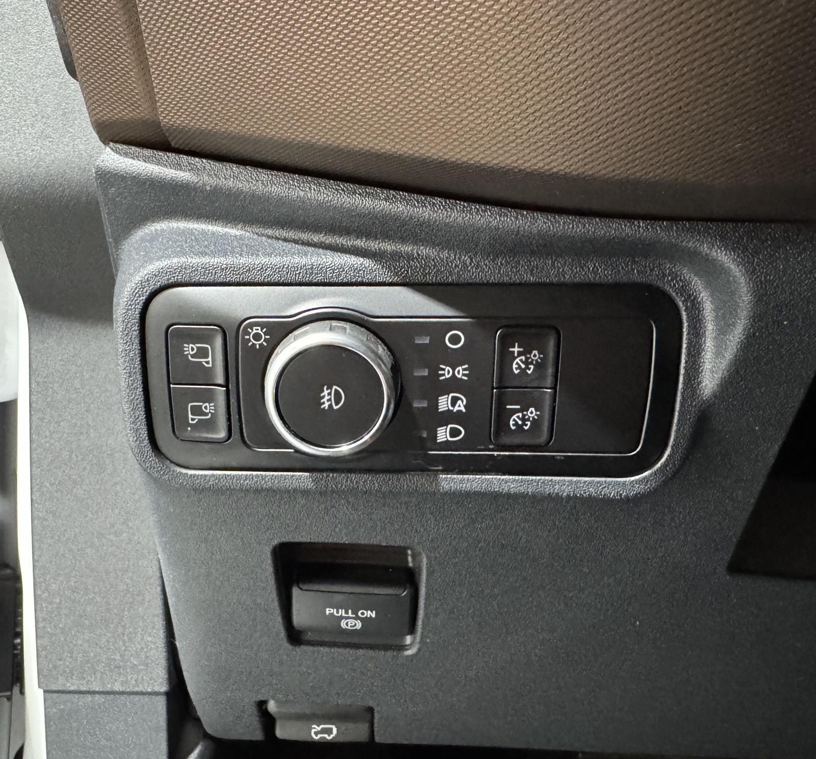 Vehicle photo 22