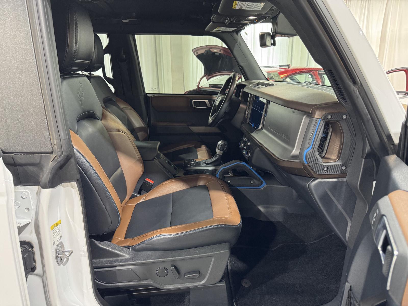 Vehicle photo 26