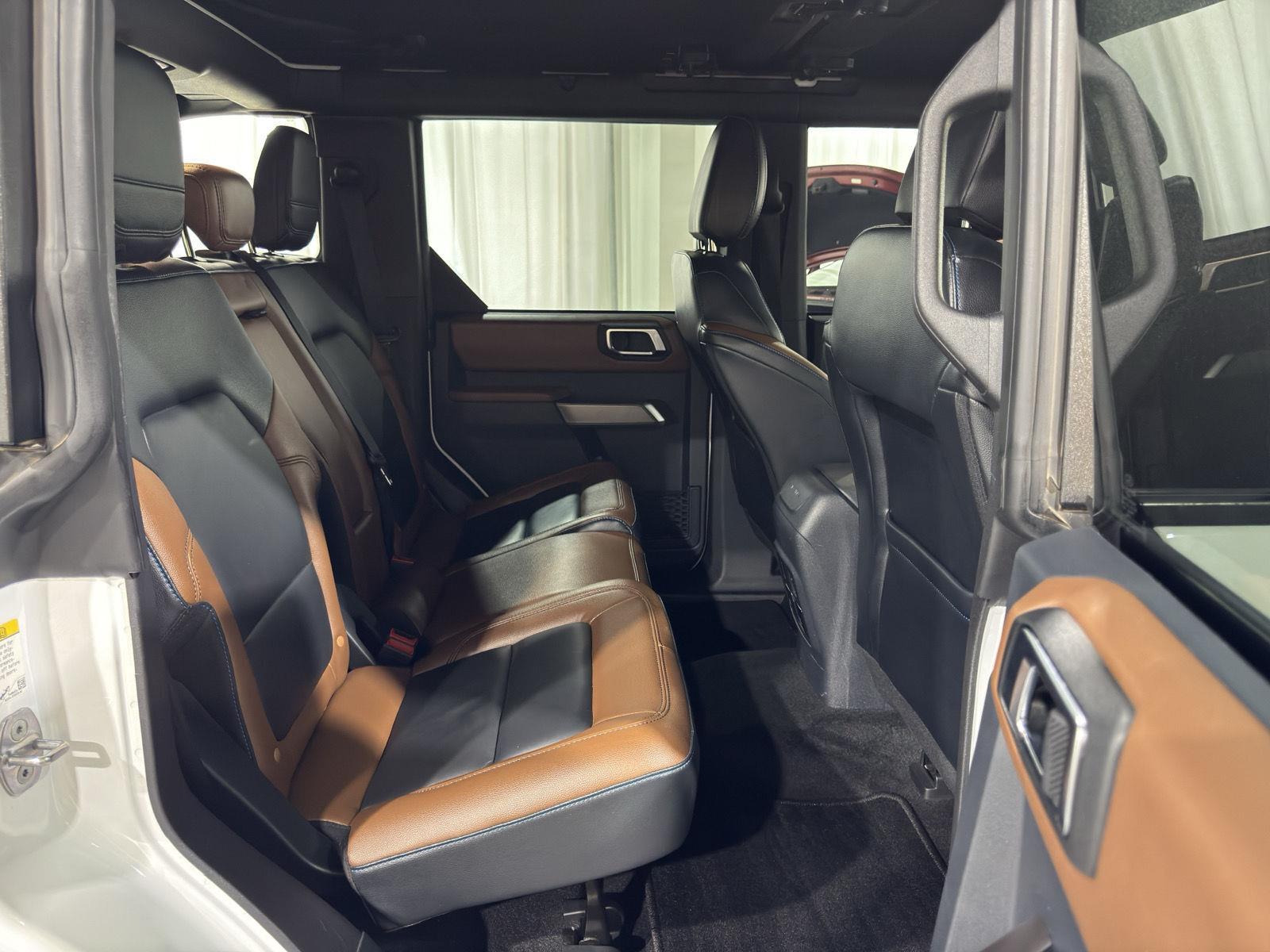 Vehicle photo 30