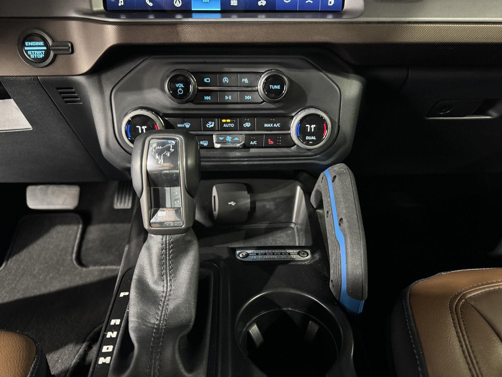 Vehicle photo 34