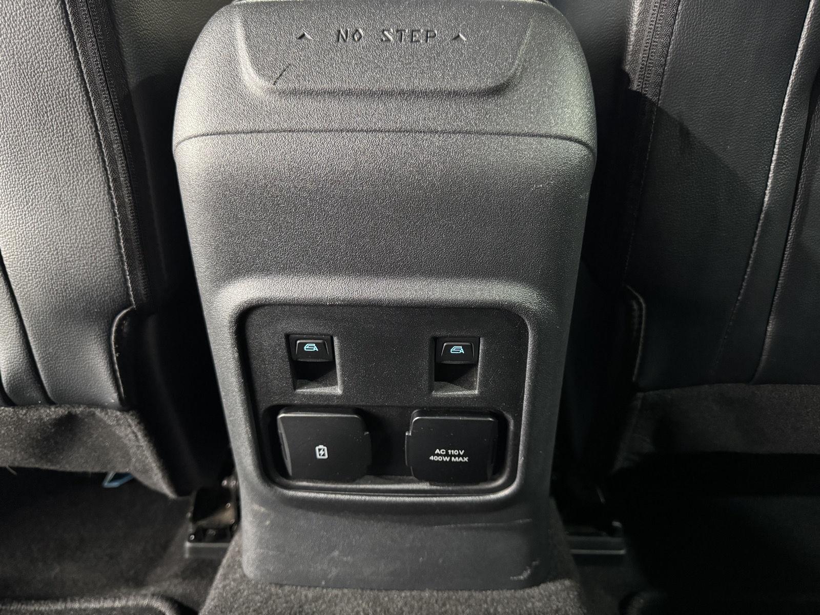 Vehicle photo 38