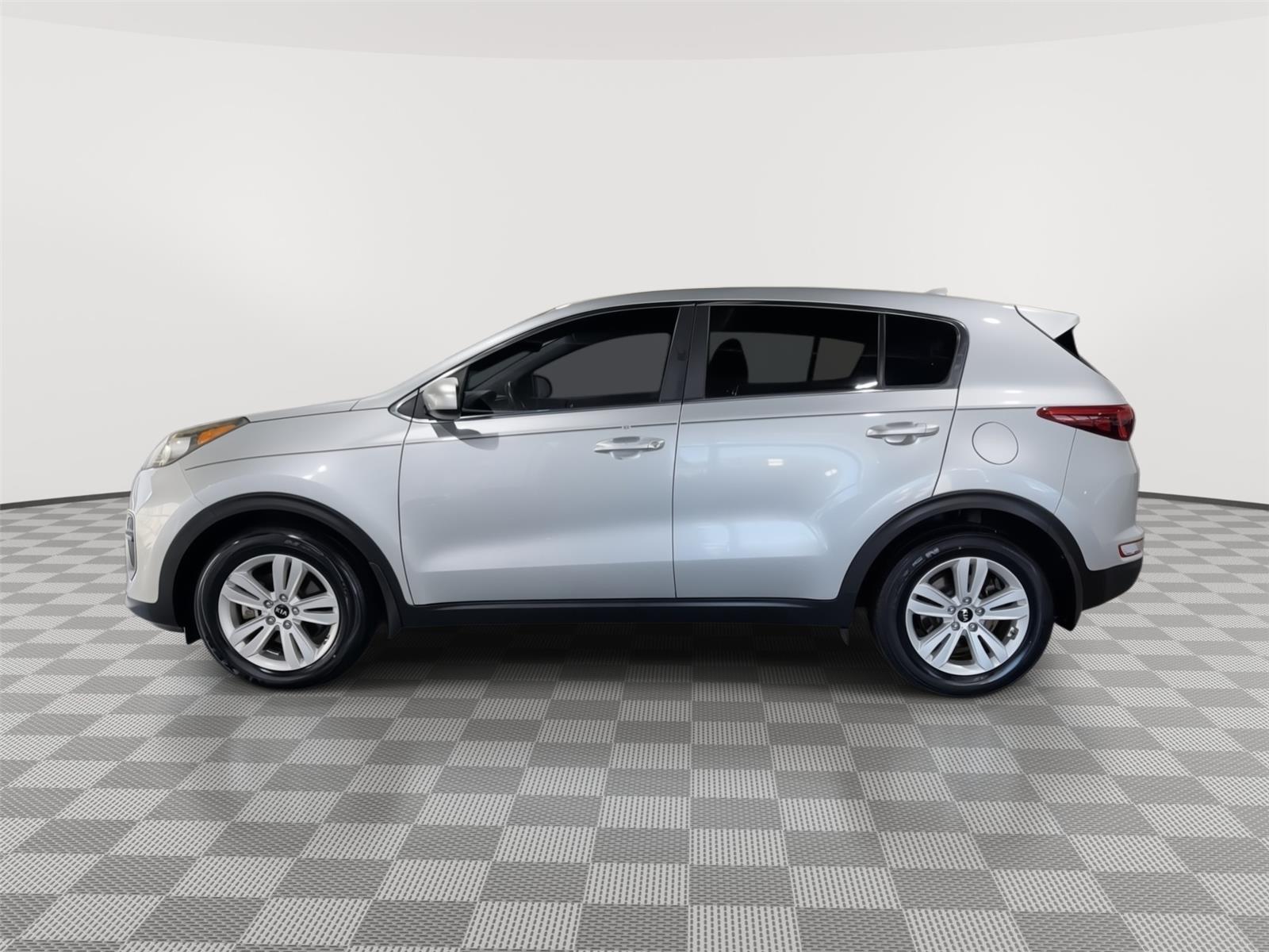 Vehicle photo 2