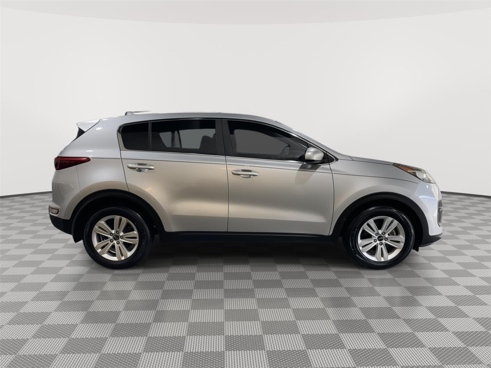 Vehicle photo 7