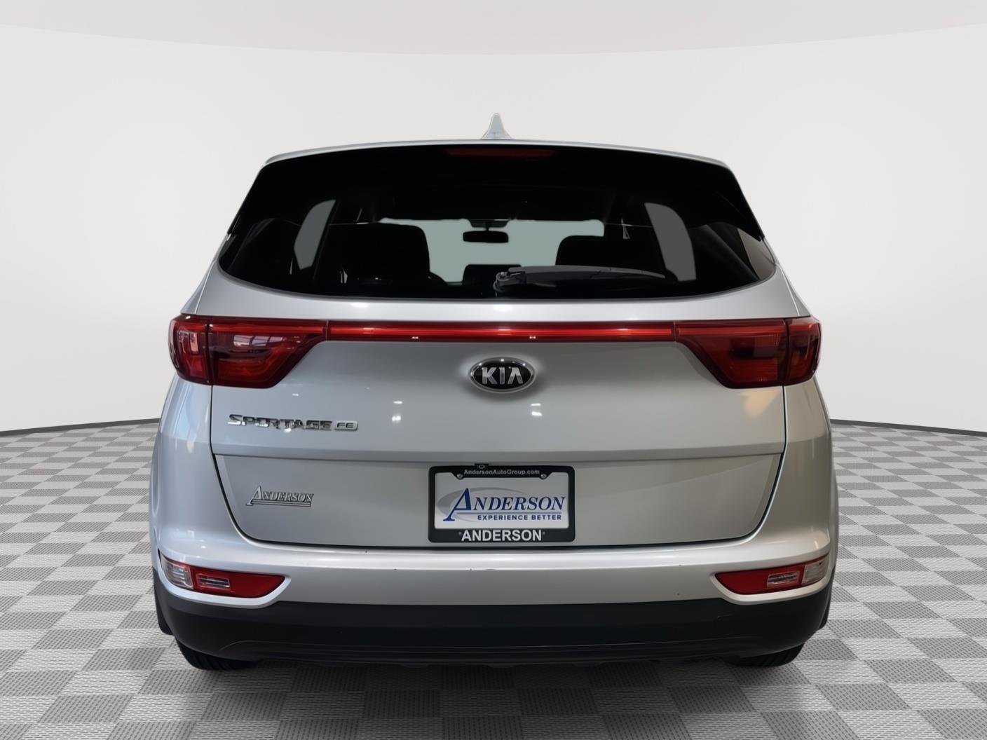 Vehicle photo 9