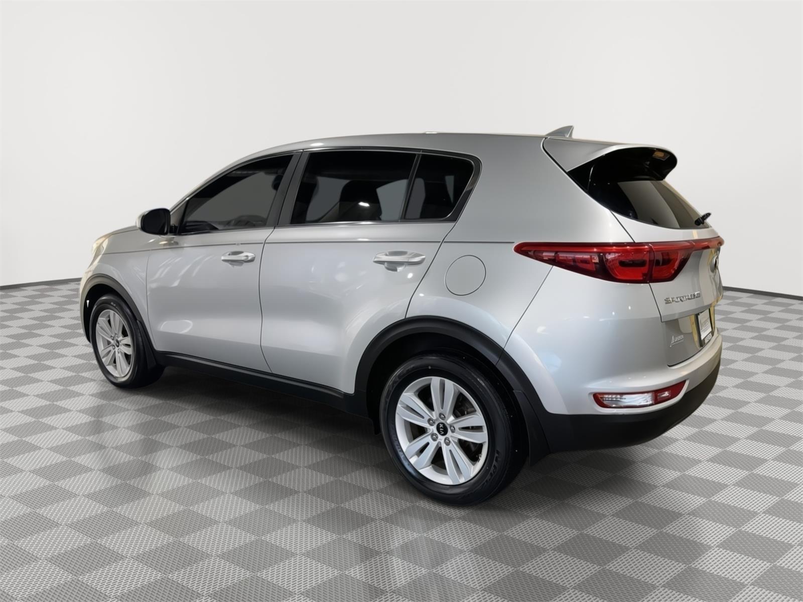 Vehicle photo 10