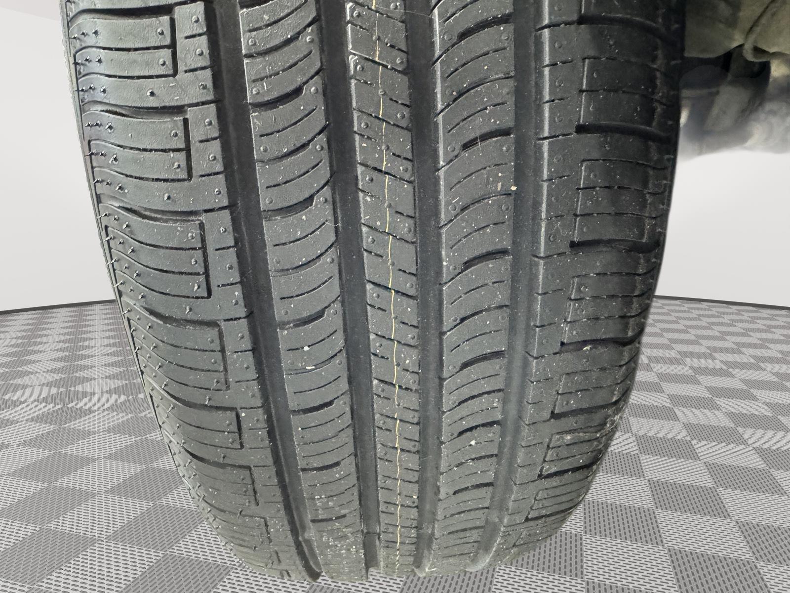 Vehicle photo 12
