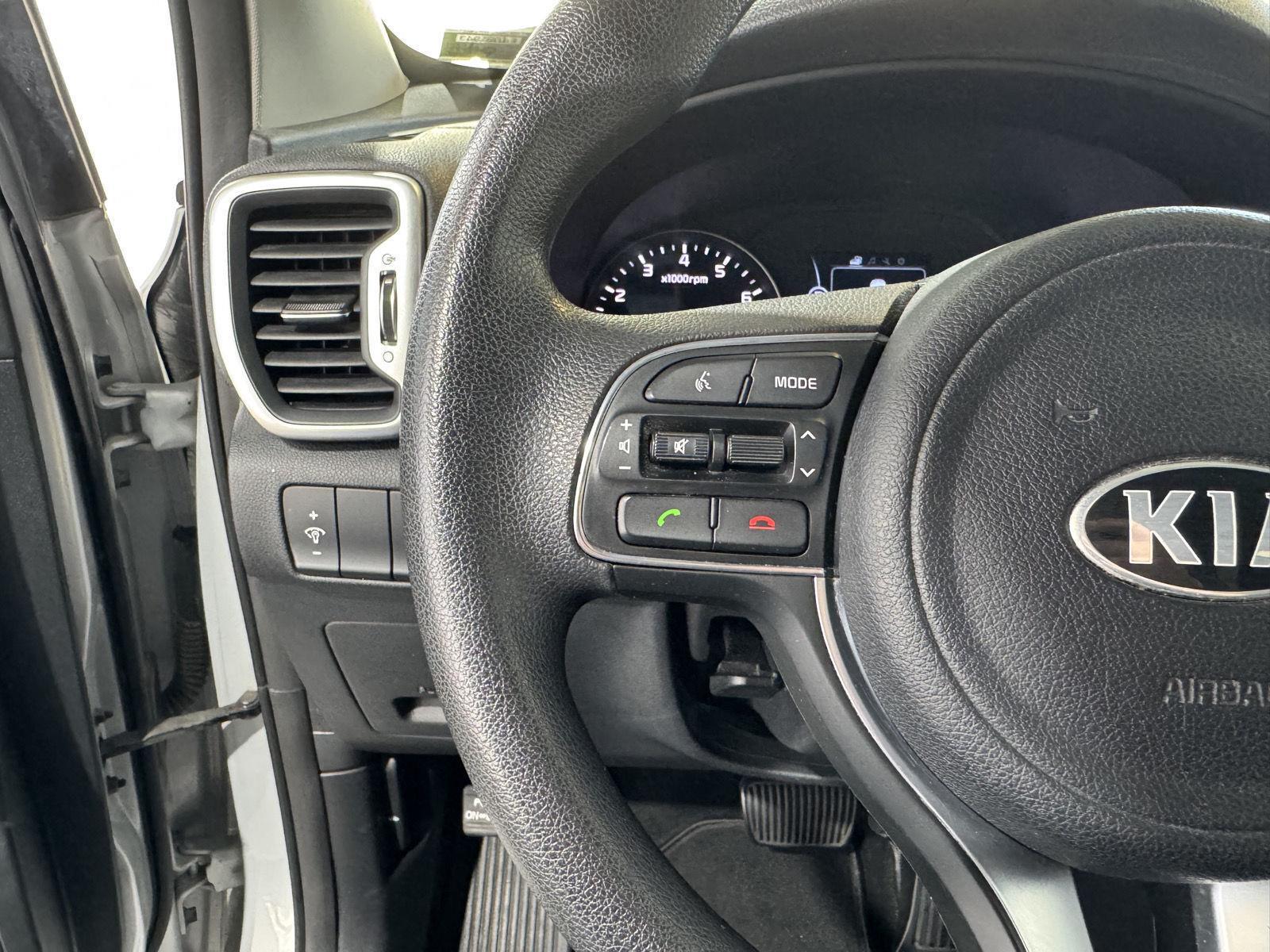 Vehicle photo 15