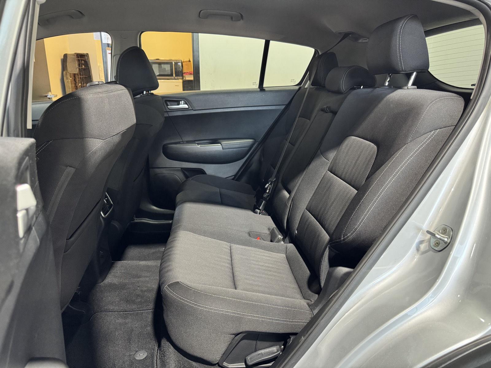 Vehicle photo 29