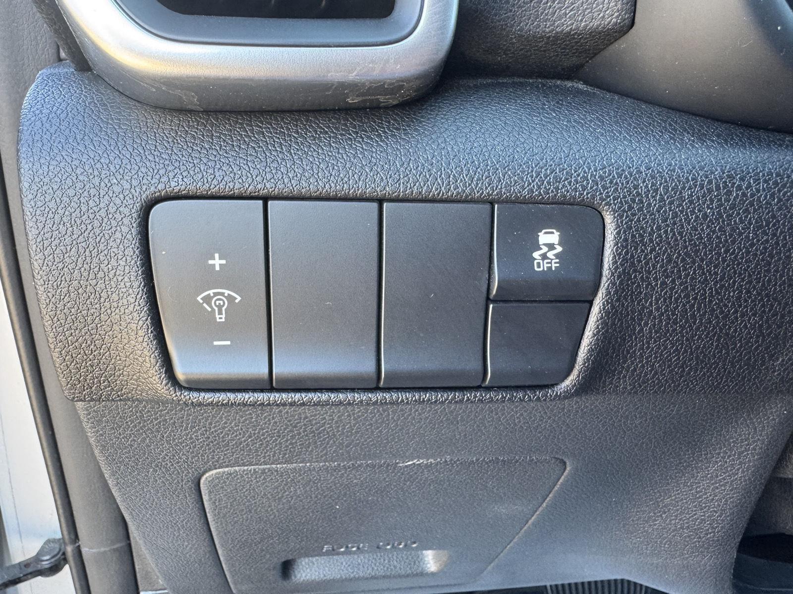 Vehicle photo 21