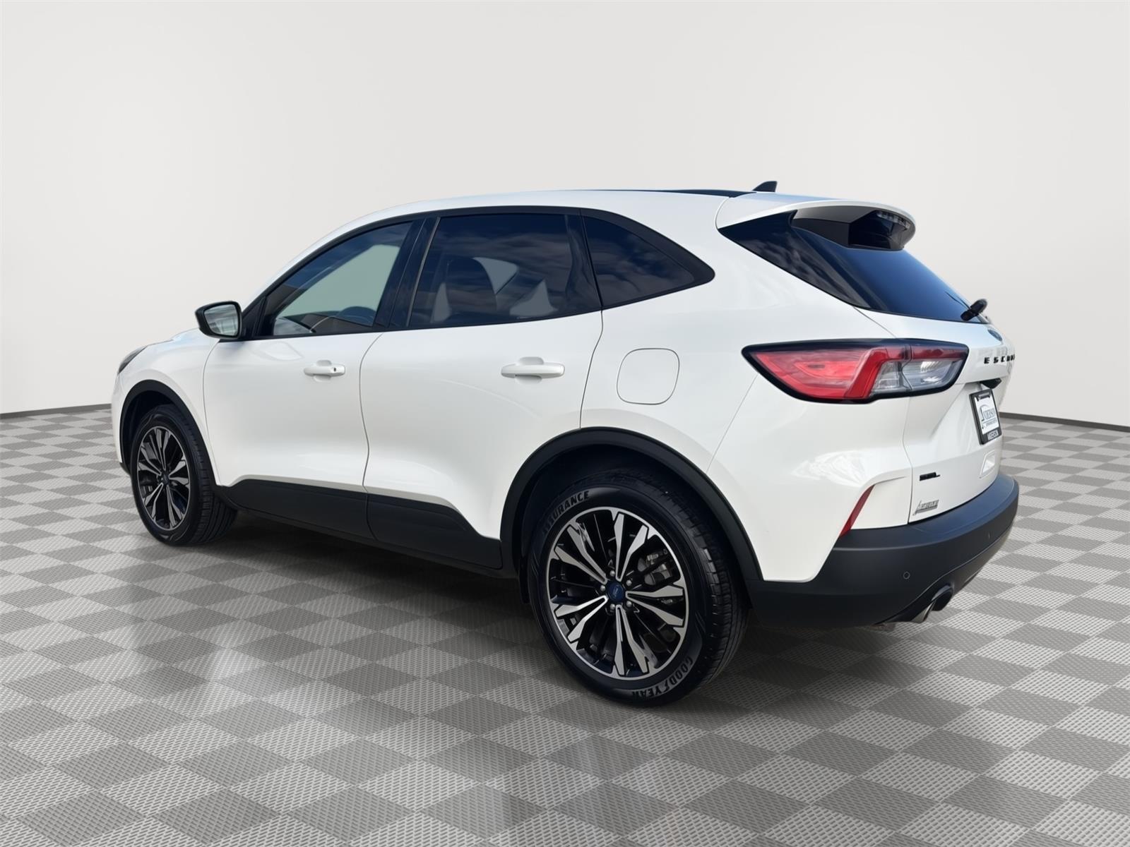 Vehicle photo 5