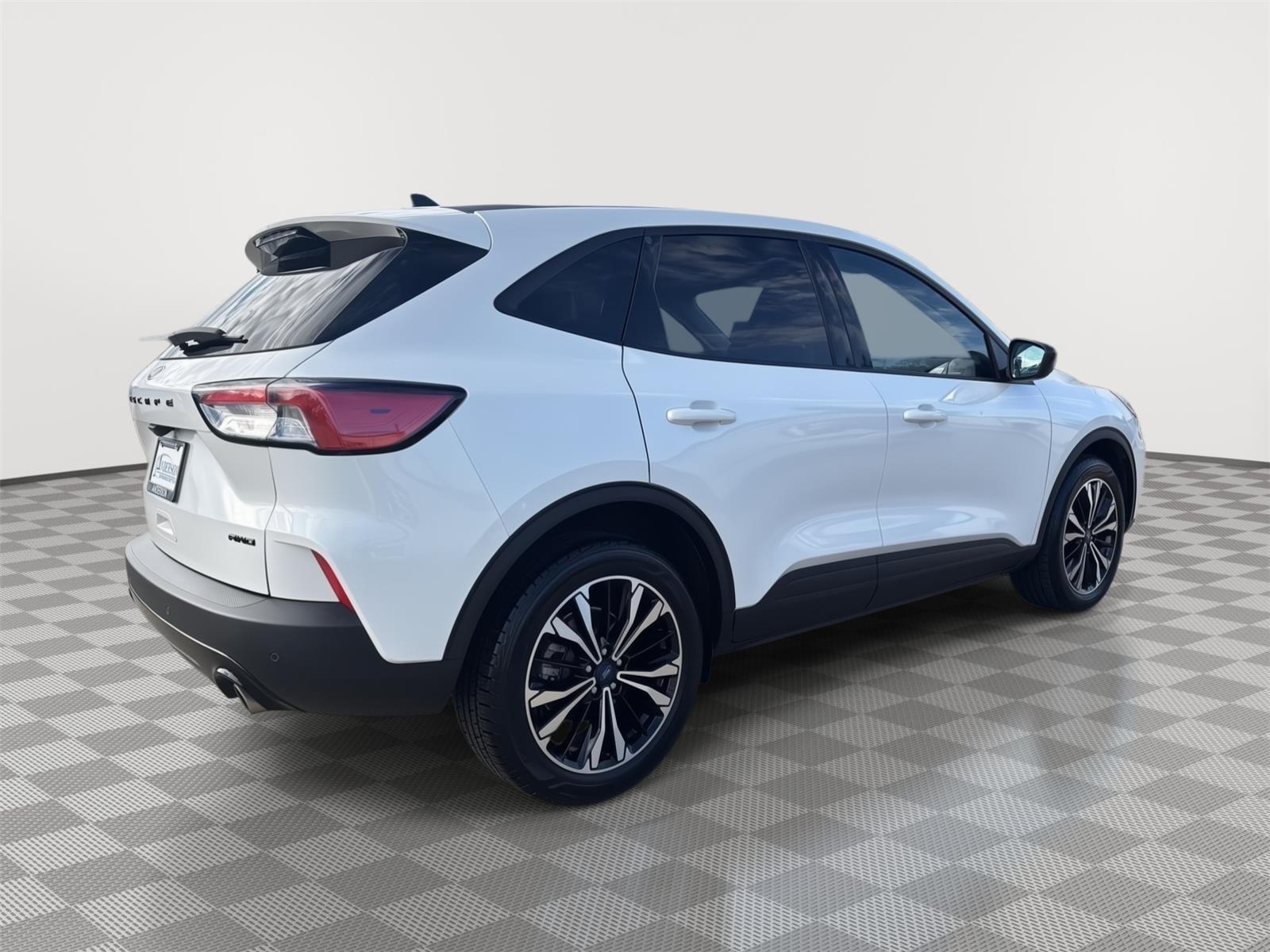 Vehicle photo 7
