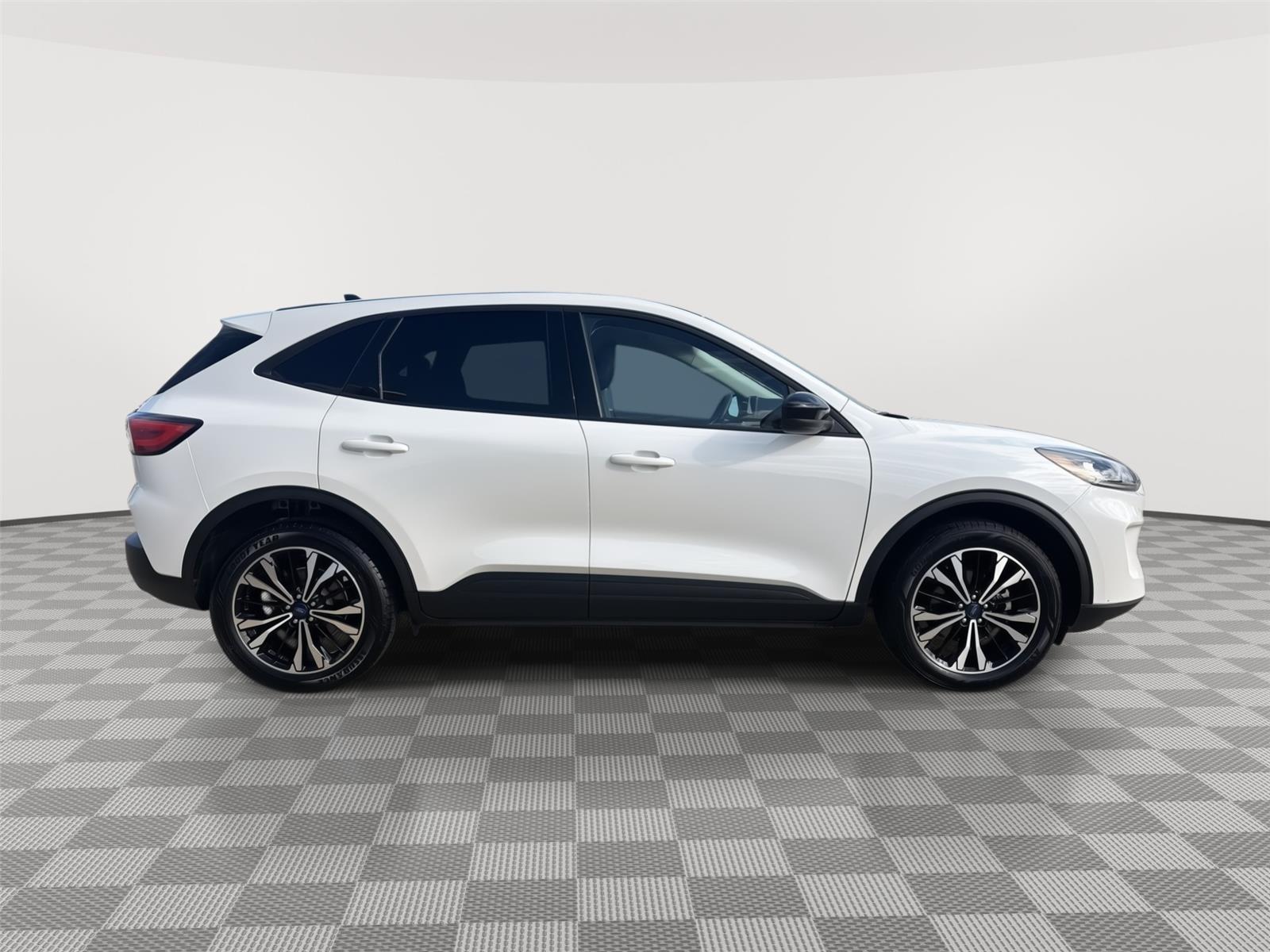 Vehicle photo 8